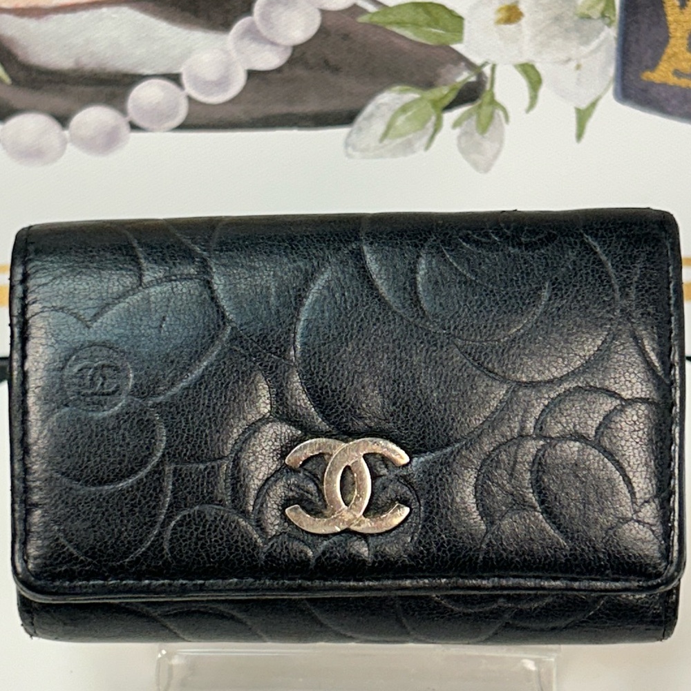 CHANEL Camelia Leather Key Holder 😍🌸🖤